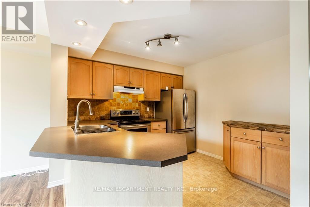 74 Foxborough Drive, Hamilton, Ontario  L9G 4Y8 - Photo 12 - X12741058