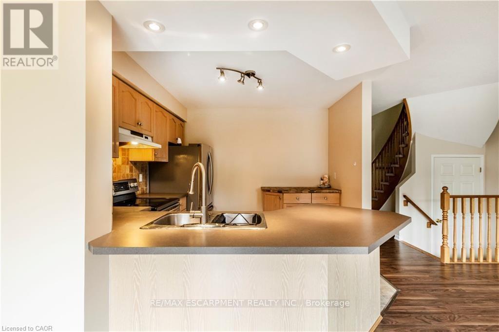 74 Foxborough Drive, Hamilton, Ontario  L9G 4Y8 - Photo 13 - X12741058