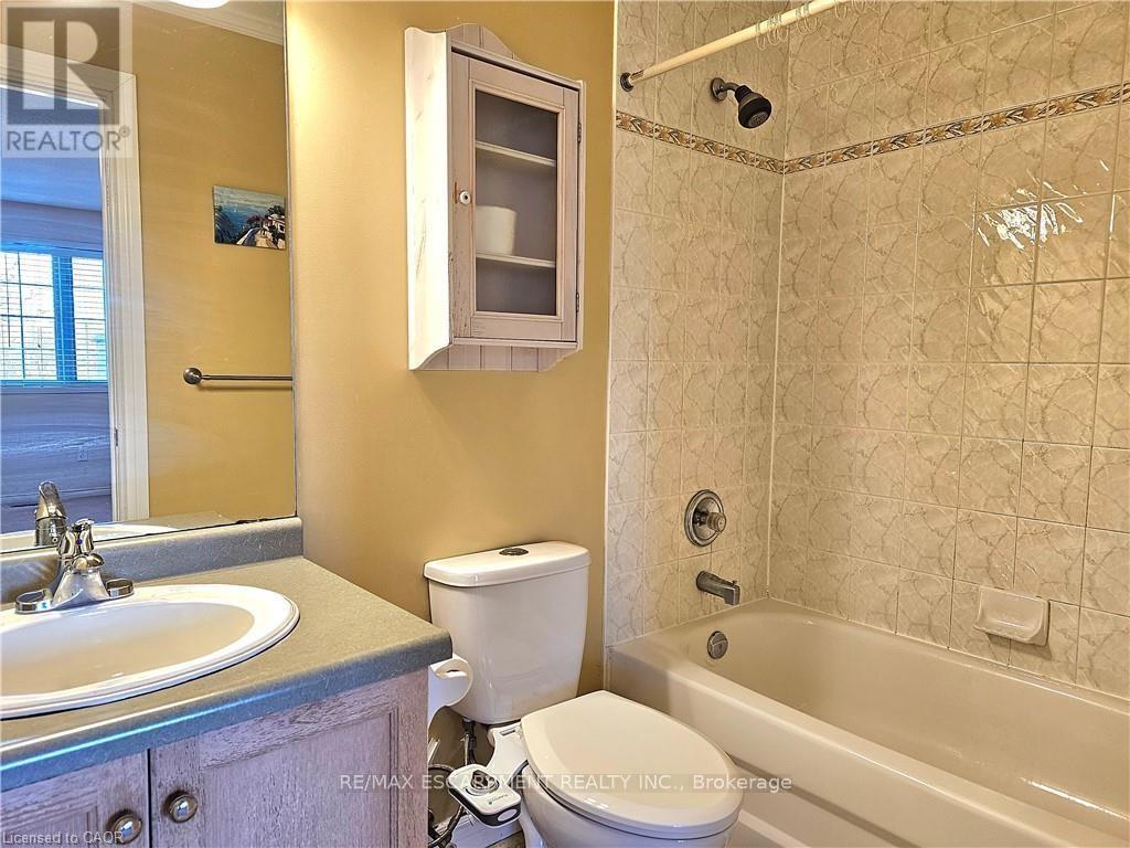 74 Foxborough Drive, Hamilton, Ontario  L9G 4Y8 - Photo 23 - X12741058