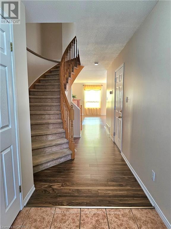 74 Foxborough Drive, Hamilton, Ontario  L9G 4Y8 - Photo 3 - X12741058