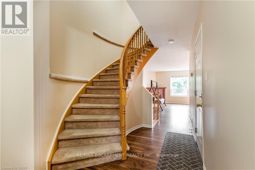 74 Foxborough Drive, Hamilton, Ontario  L9G 4Y8 - Photo 7 - X12741058