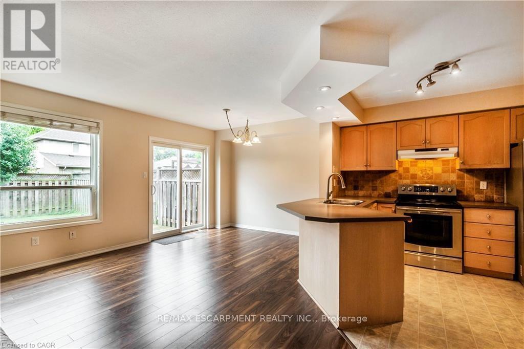 74 Foxborough Drive, Hamilton, Ontario  L9G 4Y8 - Photo 9 - X12741058