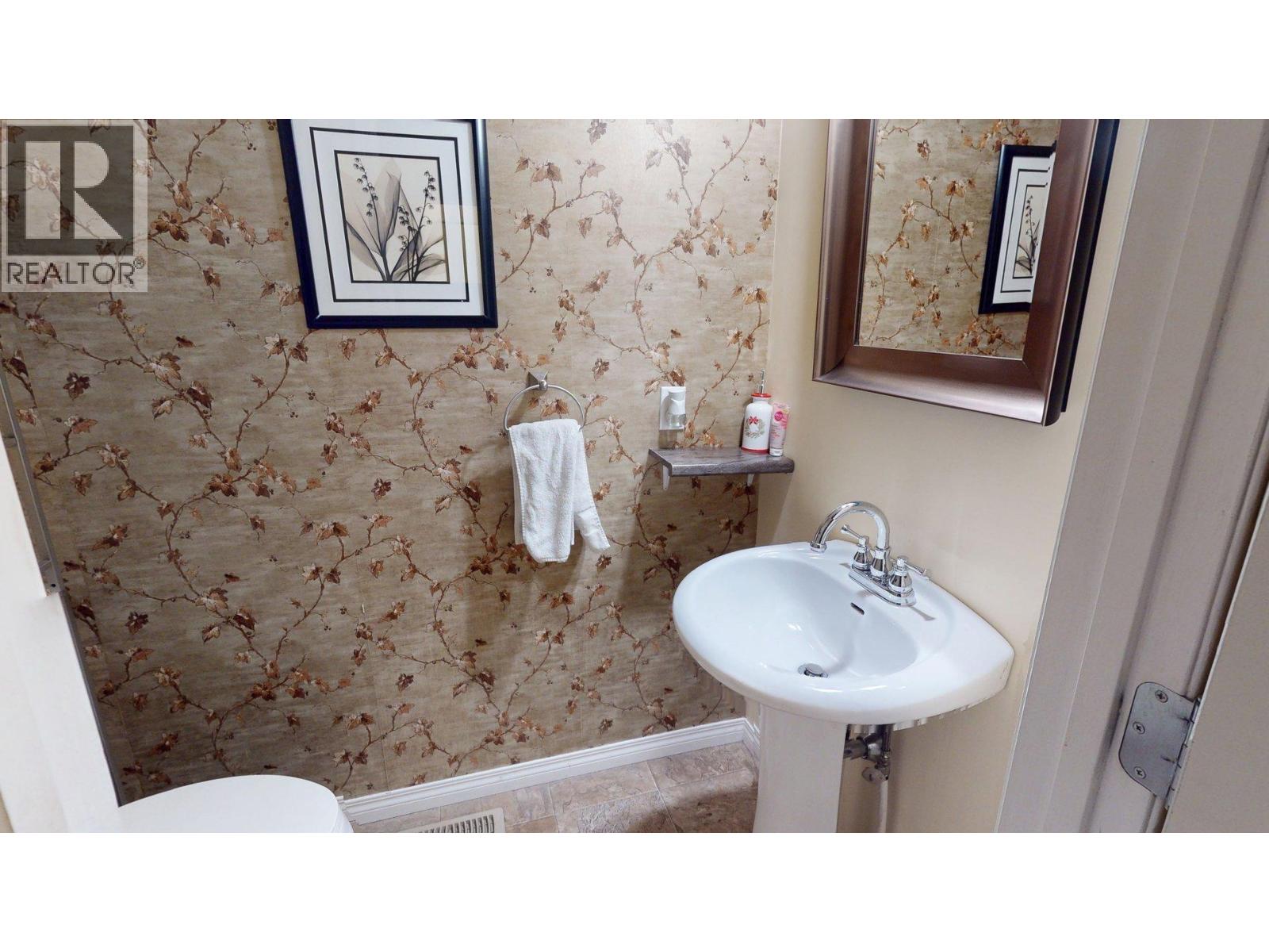 57 Cariboo Drive, Elkford, British Columbia  V0B 1H0 - Photo 15 - 10373709