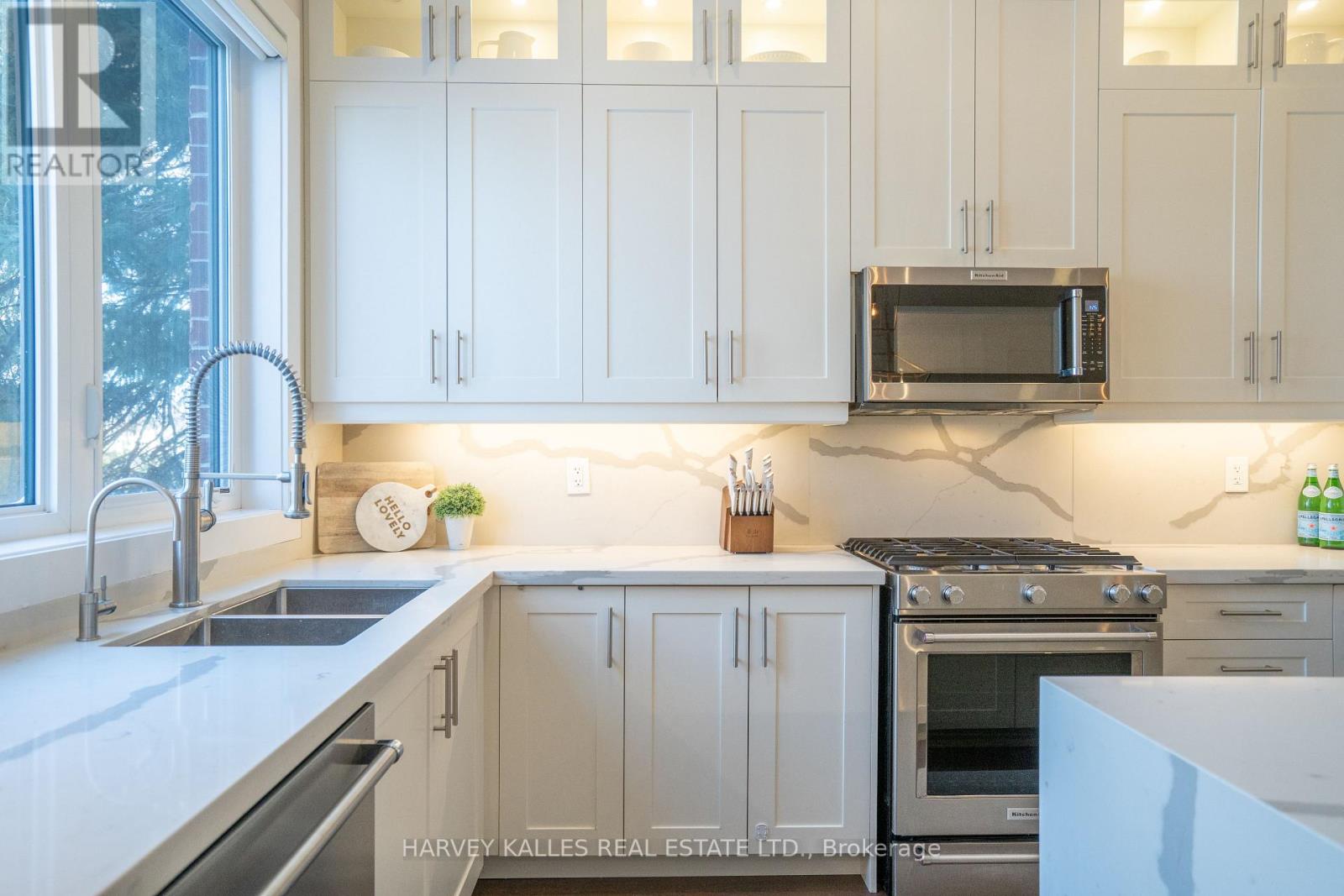 957 Eighth Street, Mississauga, Ontario  L5E 1R6 - Photo 11 - W12736306