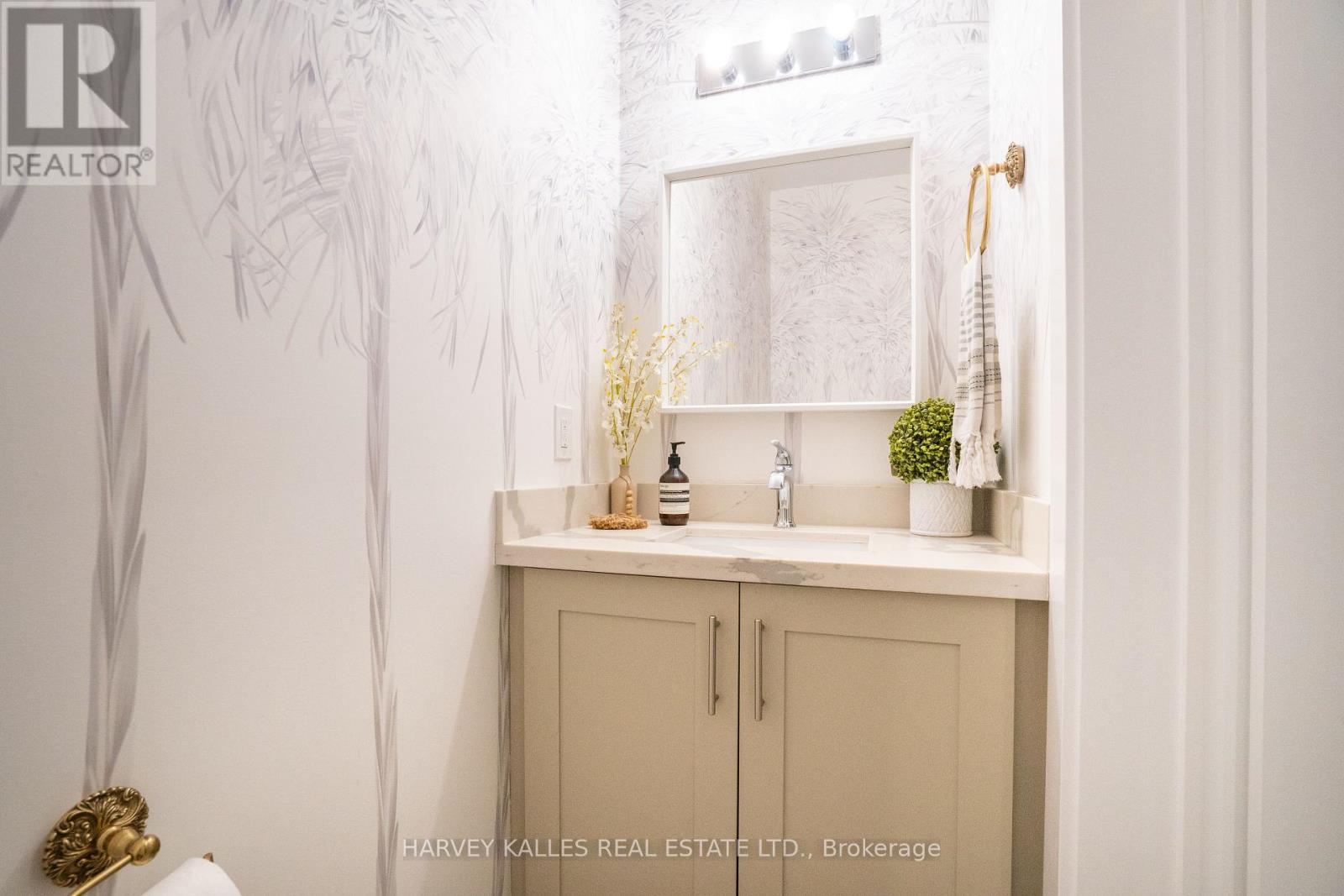 957 Eighth Street, Mississauga, Ontario  L5E 1R6 - Photo 18 - W12736306