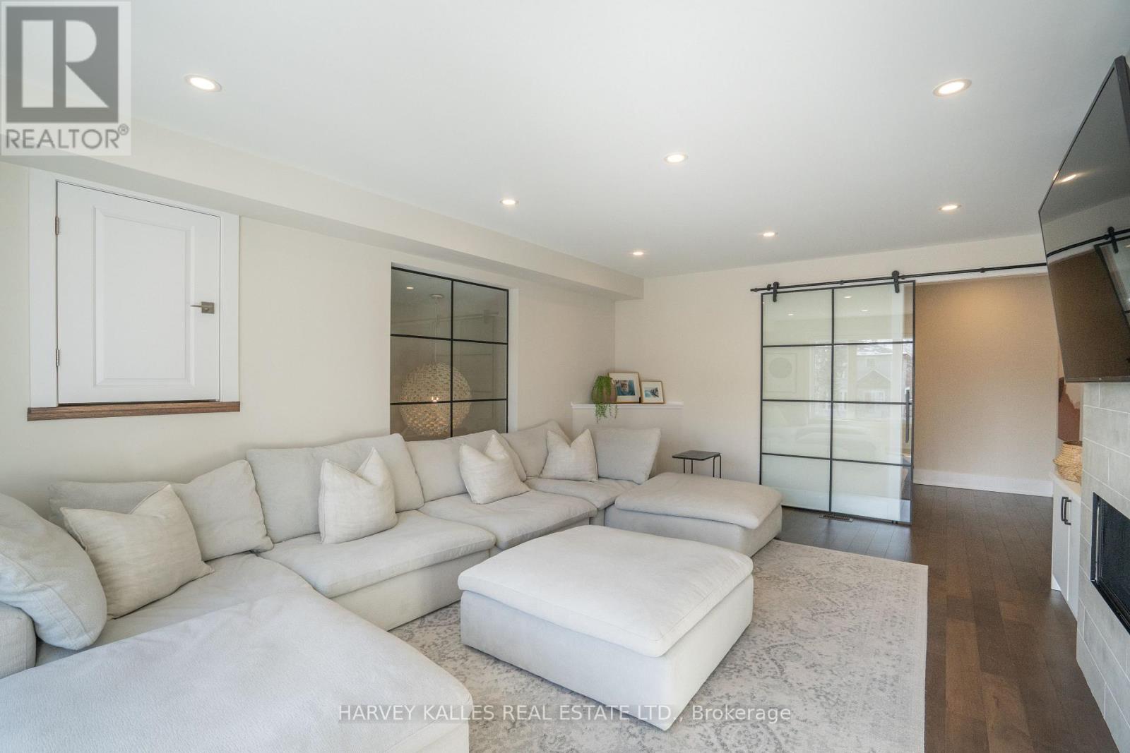 957 Eighth Street, Mississauga, Ontario  L5E 1R6 - Photo 21 - W12736306