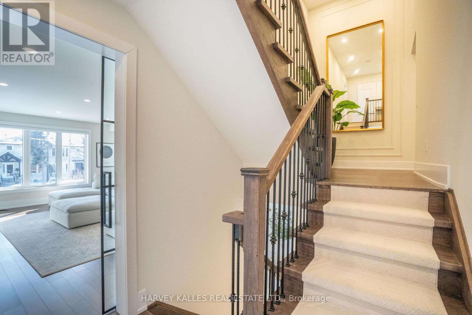 957 Eighth Street, Mississauga, Ontario  L5E 1R6 - Photo 23 - W12736306