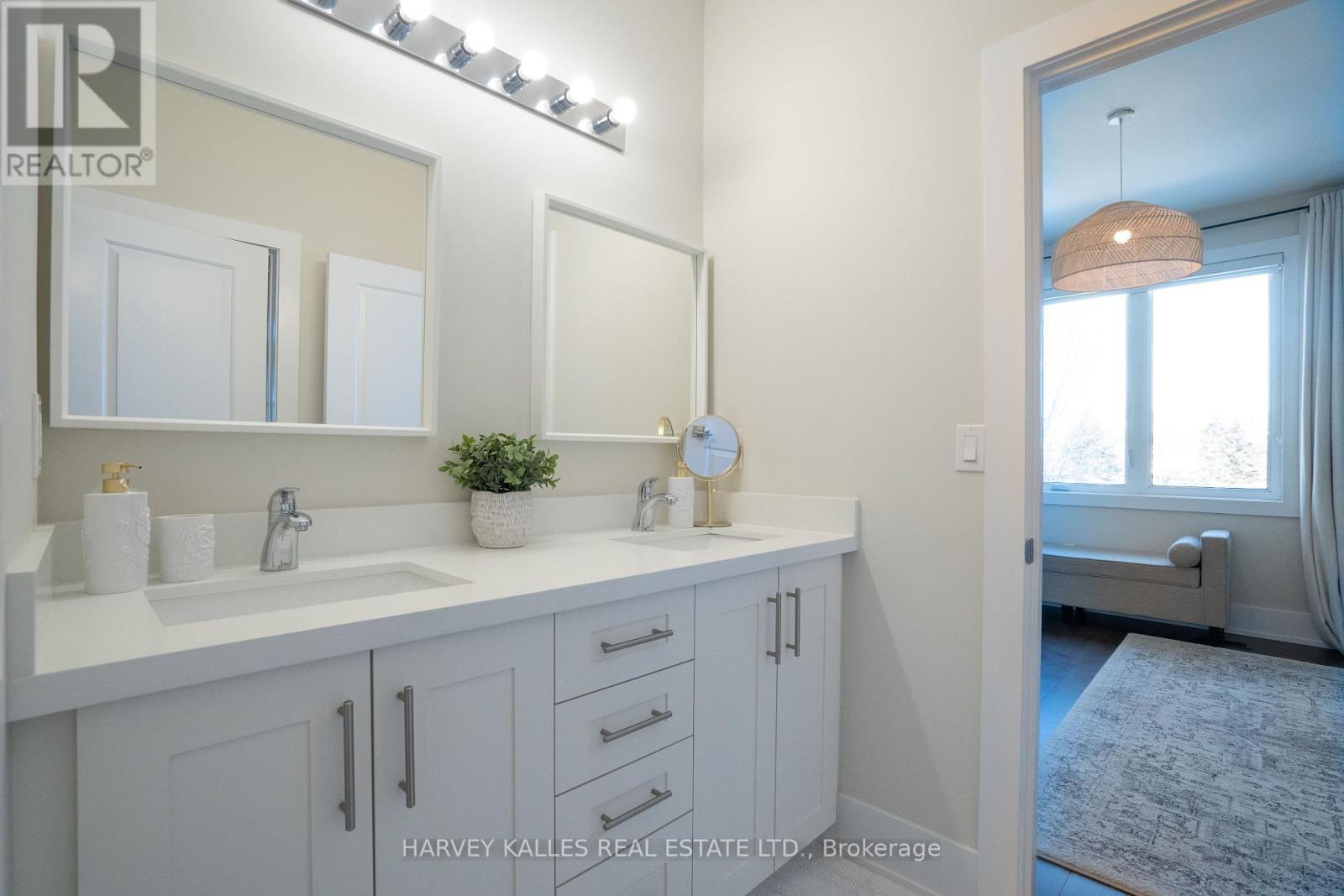 957 Eighth Street, Mississauga, Ontario  L5E 1R6 - Photo 38 - W12736306