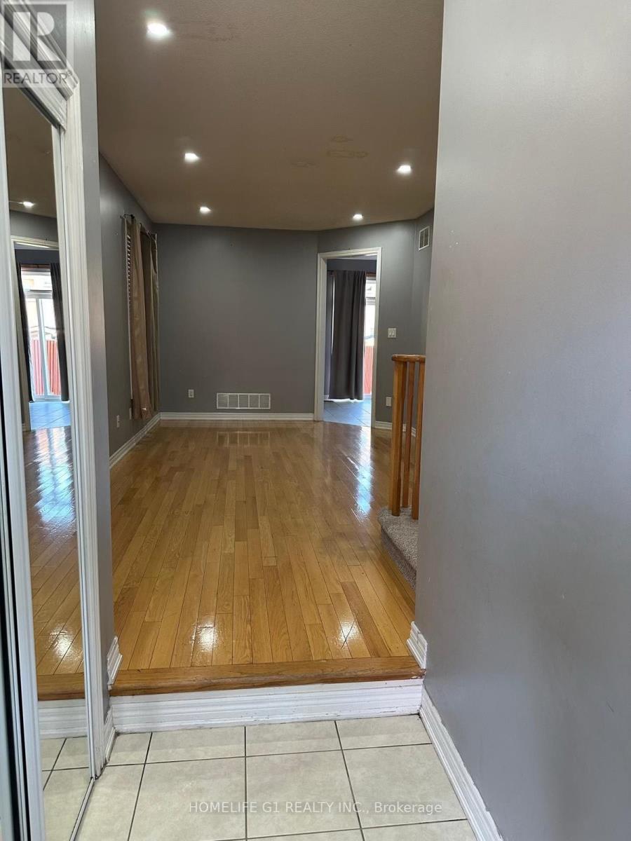 120 Rocky Point Crescent, Brampton, Ontario  L6V 4S6 - Photo 4 - W12740842