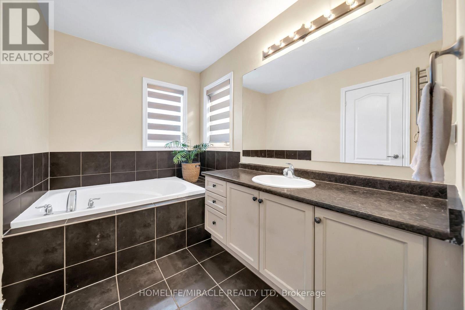 4 Templeton Court, Brampton, Ontario  L6P 3B2 - Photo 32 - W12741070