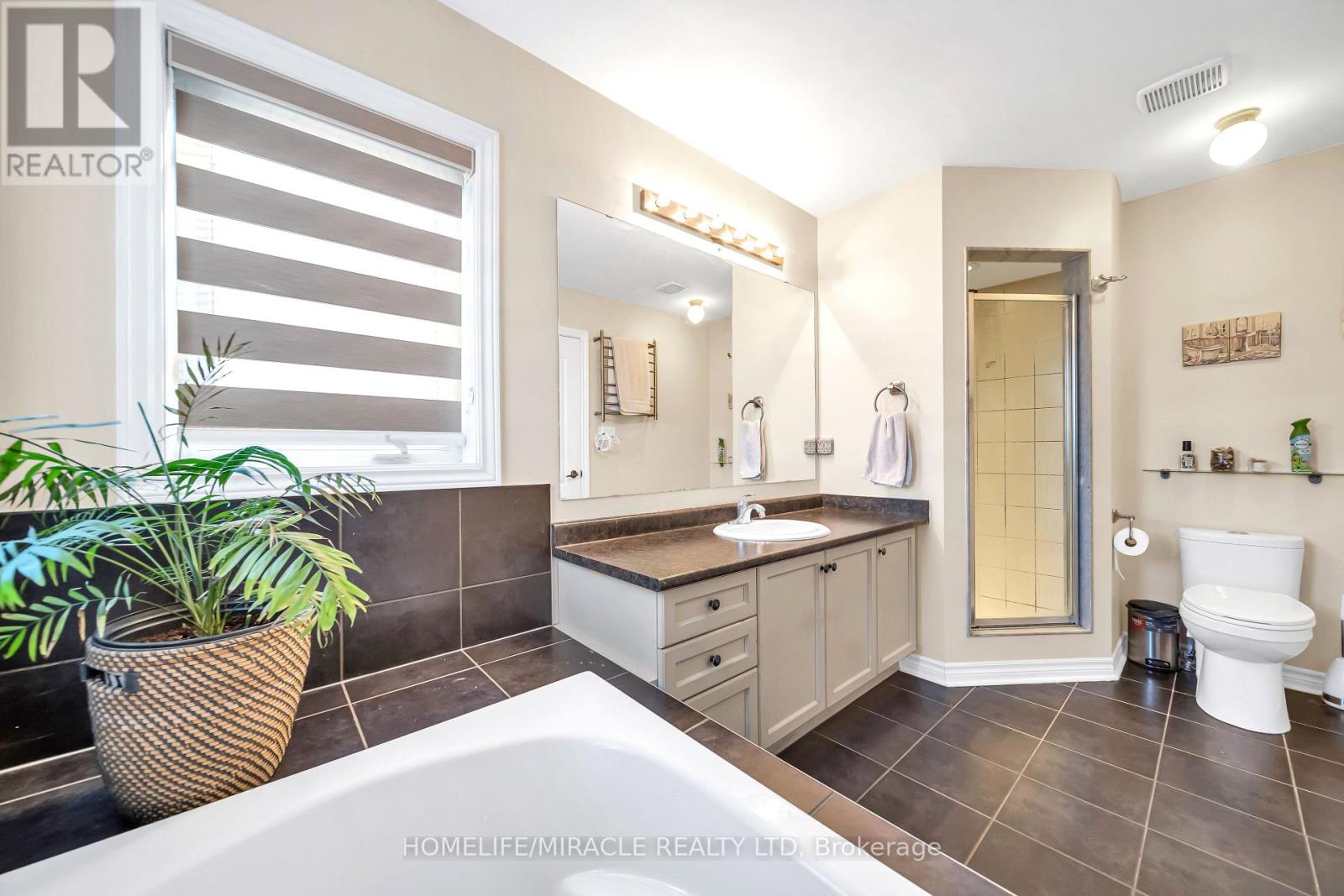 4 Templeton Court, Brampton, Ontario  L6P 3B2 - Photo 33 - W12741070