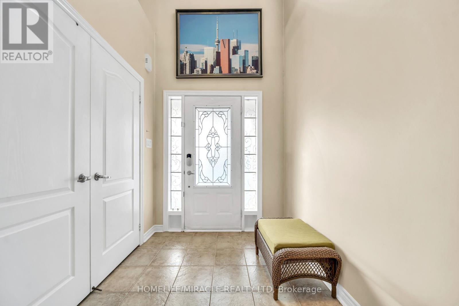 4 Templeton Court, Brampton, Ontario  L6P 3B2 - Photo 6 - W12741070