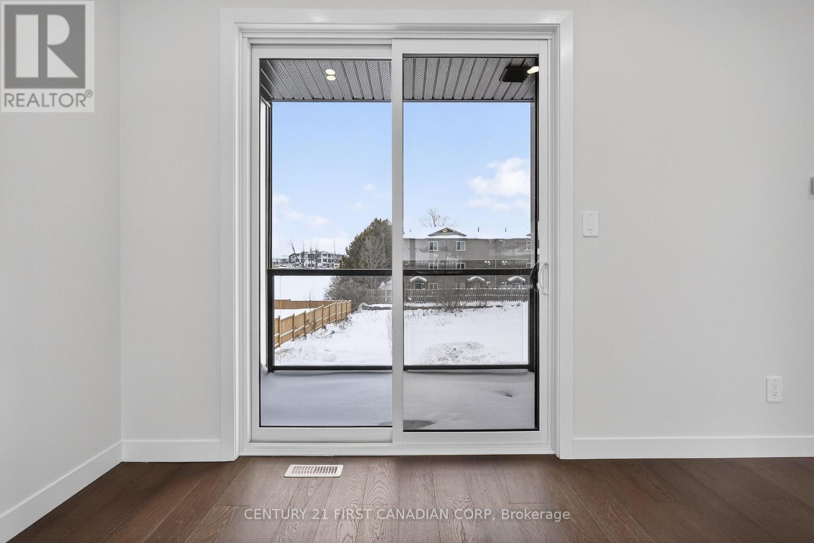 Photo 22 of 43 for 16 - 349 Southdale Road E