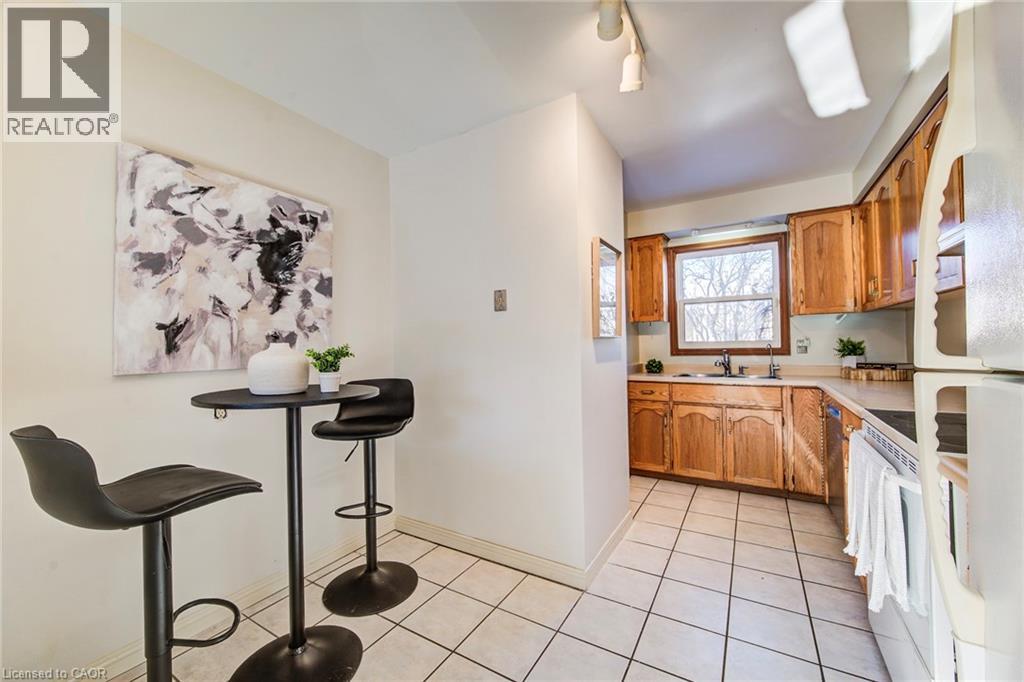 8 Laurelwood Court, Guelph, Ontario  N1G 4E8 - Photo 12 - 40801707