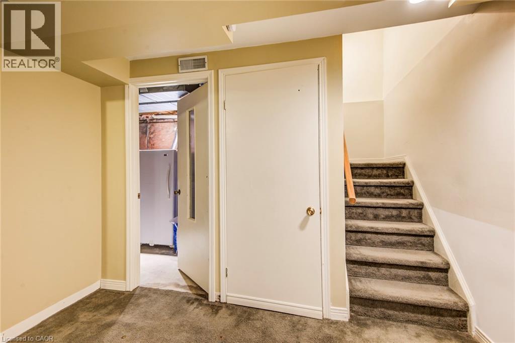 8 Laurelwood Court, Guelph, Ontario  N1G 4E8 - Photo 39 - 40801707