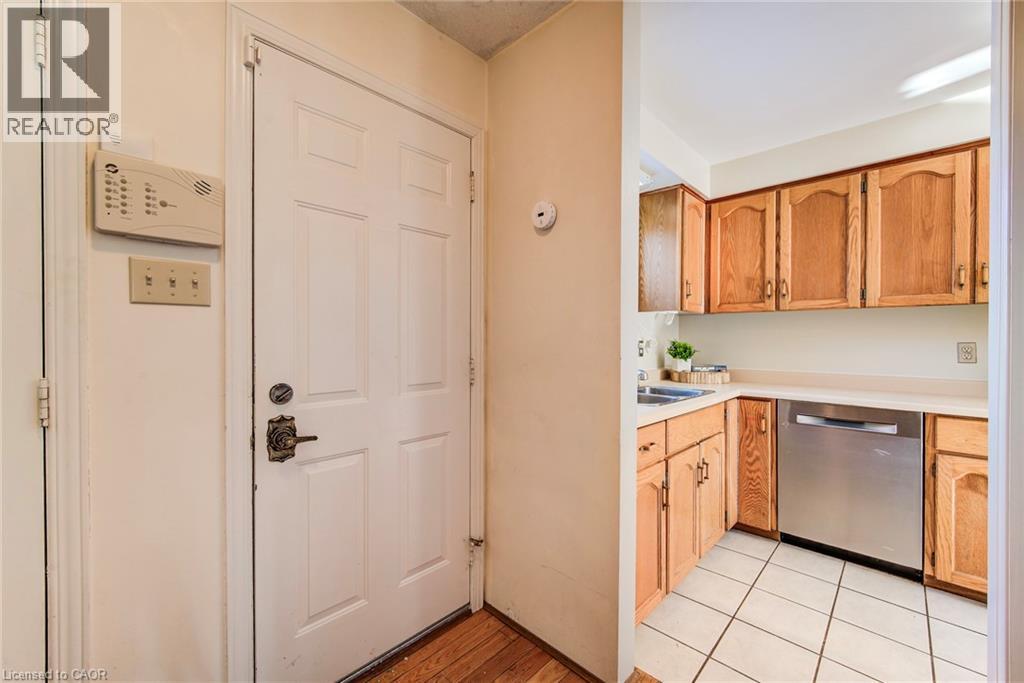 8 Laurelwood Court, Guelph, Ontario  N1G 4E8 - Photo 6 - 40801707