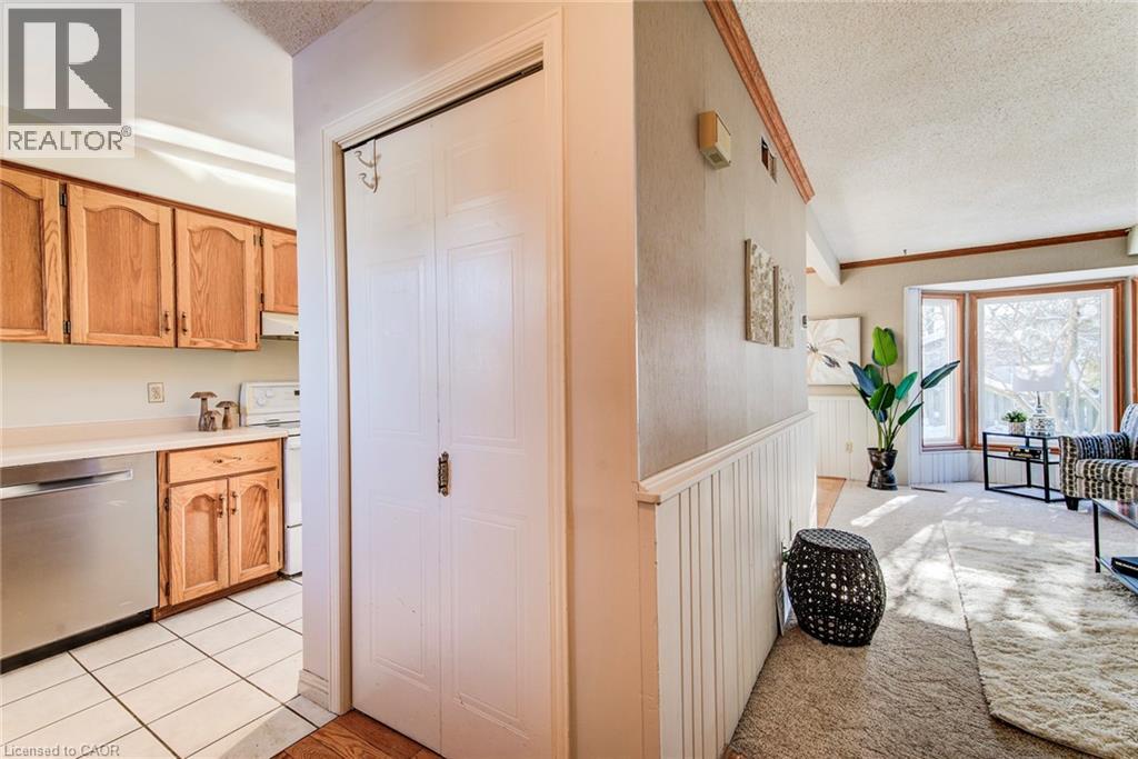 8 Laurelwood Court, Guelph, Ontario  N1G 4E8 - Photo 7 - 40801707