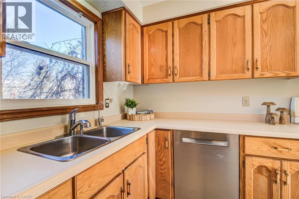 8 Laurelwood Court, Guelph, Ontario  N1G 4E8 - Photo 8 - 40801707