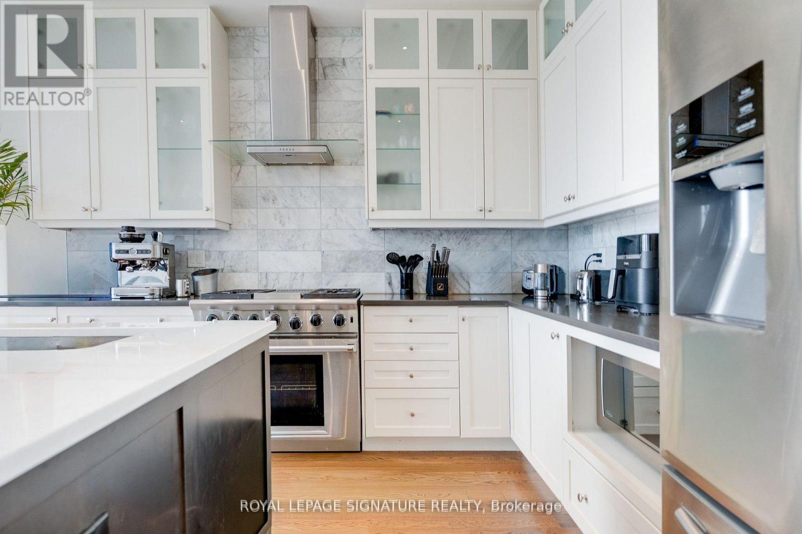 119b Hillside Avenue, Toronto, Ontario  M8V 1T3 - Photo 12 - W12740934