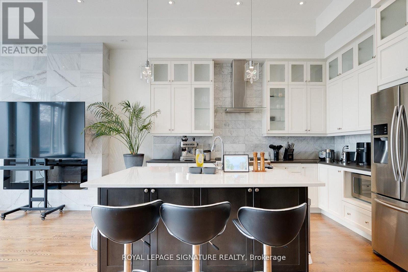 119b Hillside Avenue, Toronto, Ontario  M8V 1T3 - Photo 11 - W12740934