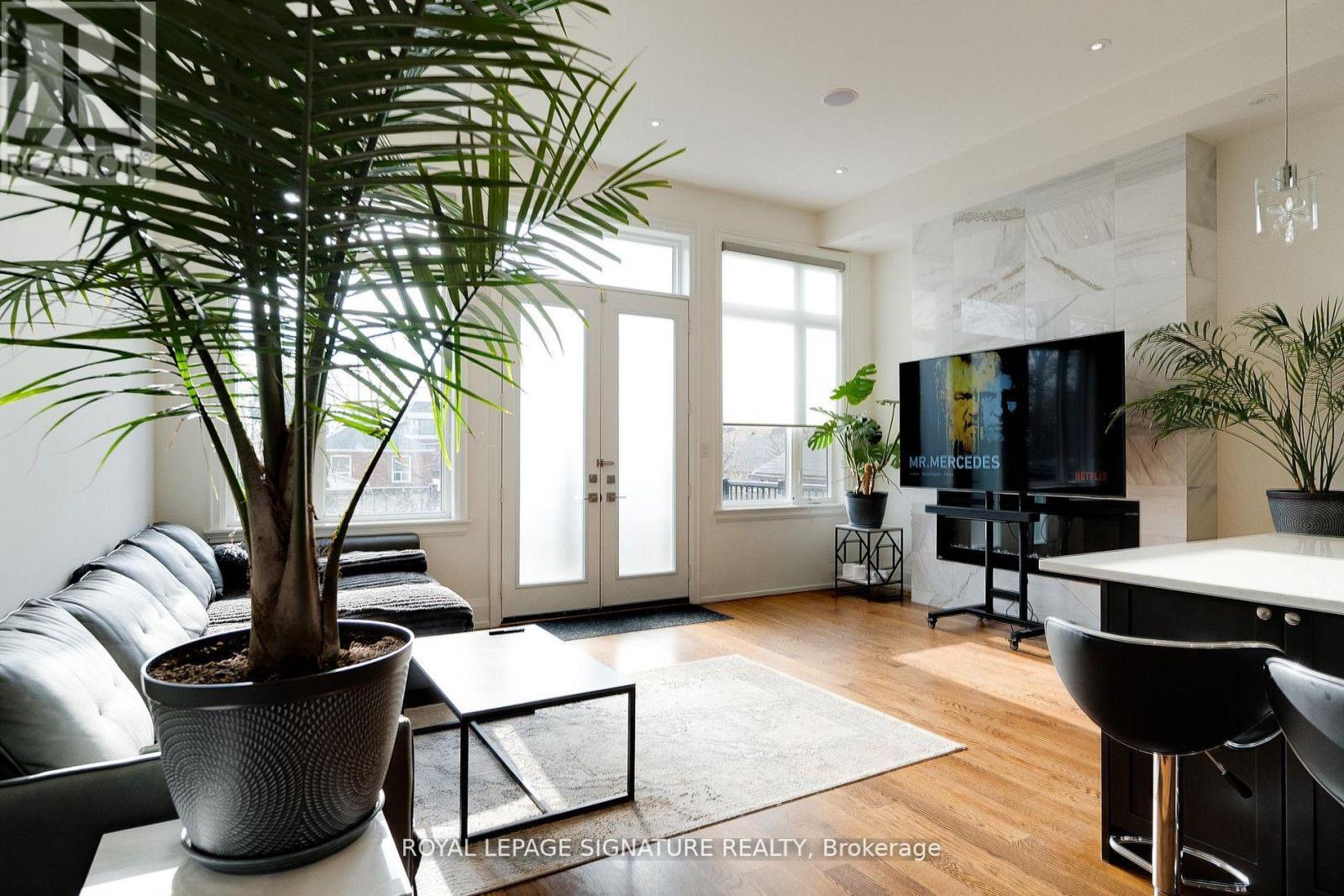 119b Hillside Avenue, Toronto, Ontario  M8V 1T3 - Photo 17 - W12740934