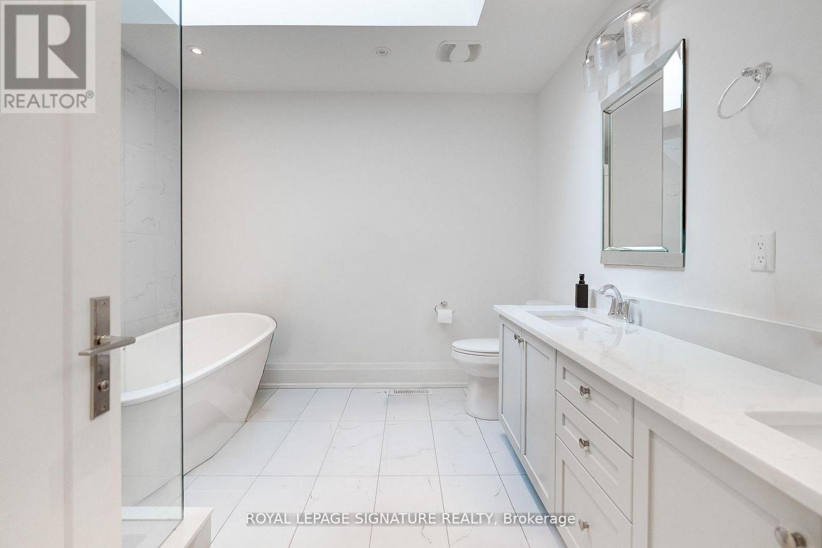 119b Hillside Avenue, Toronto, Ontario  M8V 1T3 - Photo 23 - W12740934