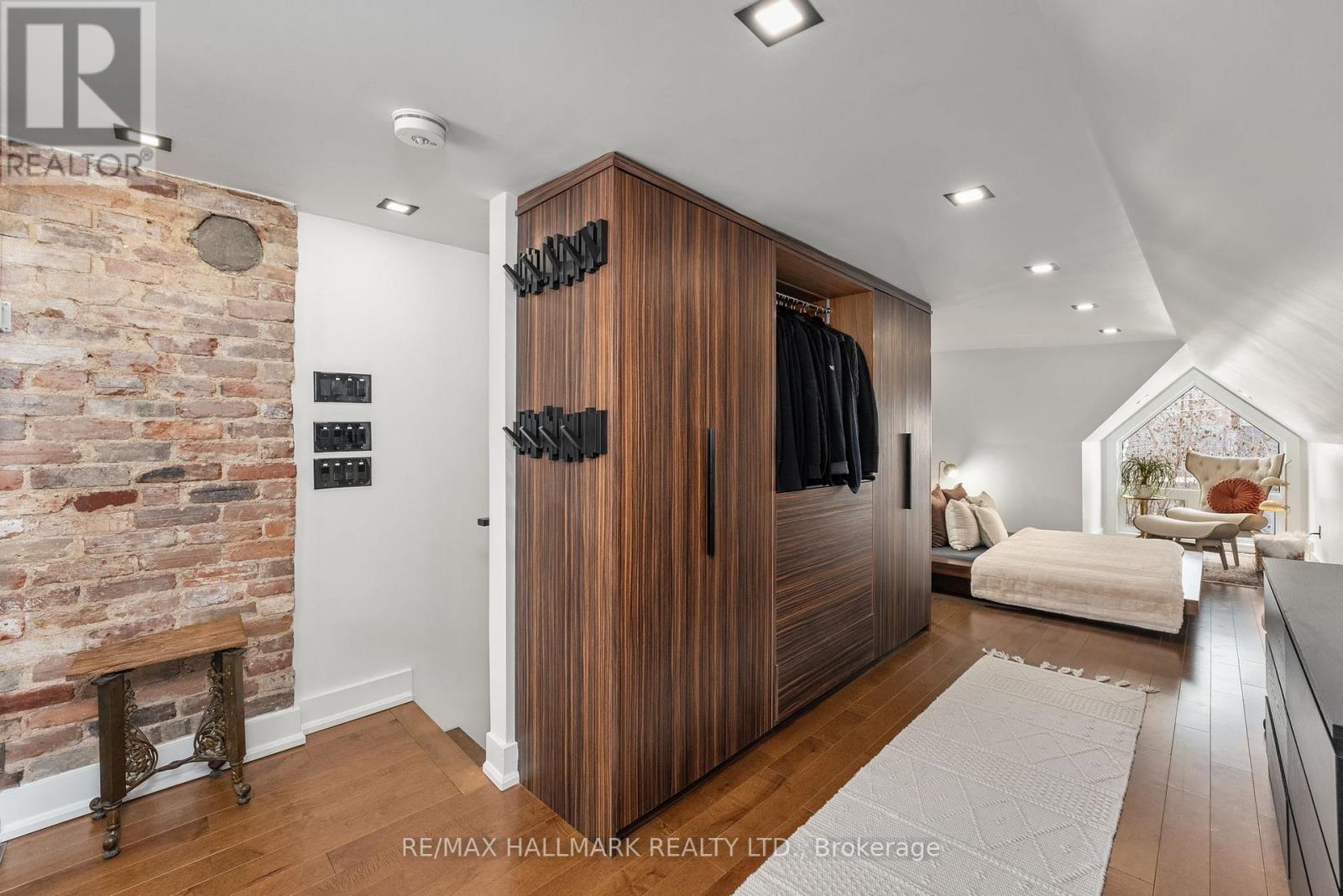 Upper, 2nd/3rd Floor - 13 Woodfield Road, Toronto, Ontario  M4L 2W4 - Photo 15 - E12741090