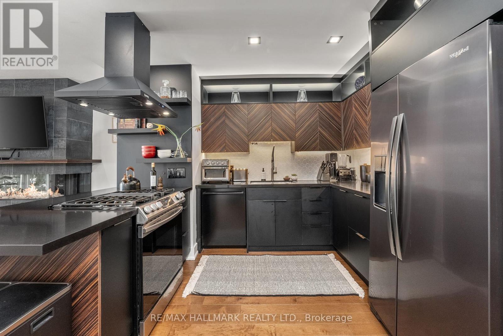 Upper, 2nd/3rd Floor - 13 Woodfield Road, Toronto, Ontario  M4L 2W4 - Photo 5 - E12741090