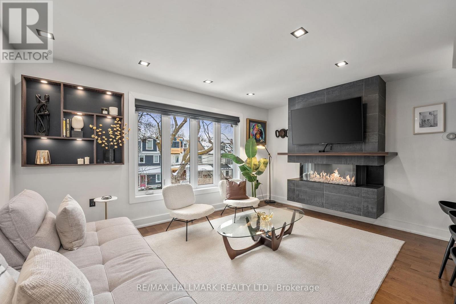 Upper, 2nd/3rd Floor - 13 Woodfield Road, Toronto, Ontario  M4L 2W4 - Photo 6 - E12741090