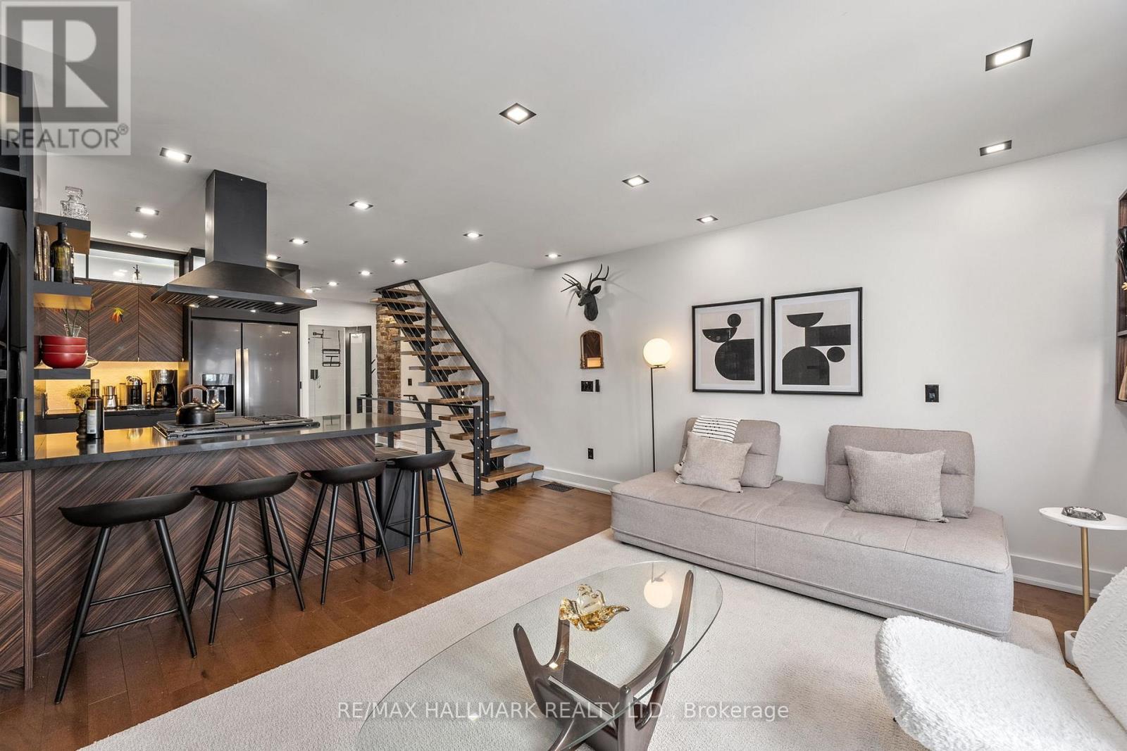 Upper, 2nd/3rd Floor - 13 Woodfield Road, Toronto, Ontario  M4L 2W4 - Photo 7 - E12741090