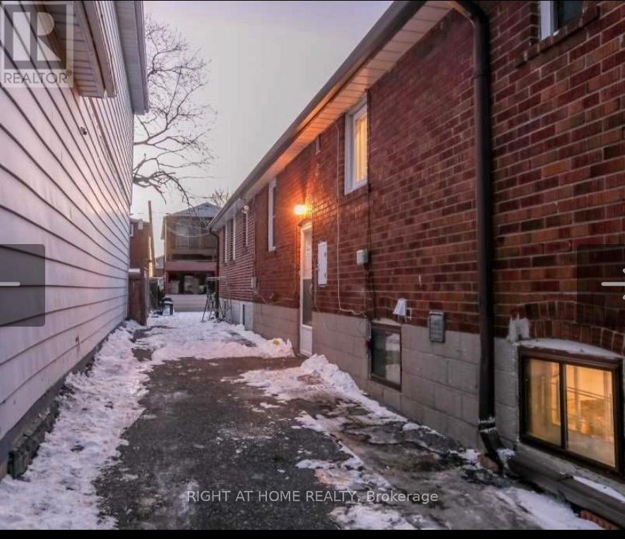 90 Pharmacy Avenue W, Toronto, Ontario  M1L 3E5 - Photo 3 - E12741104