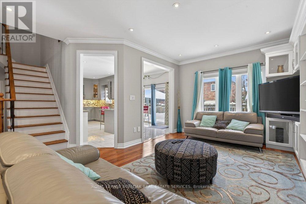 5463 Blue Spruce Avenue, Burlington, Ontario  L7L 7C5 - Photo 10 - W12741110