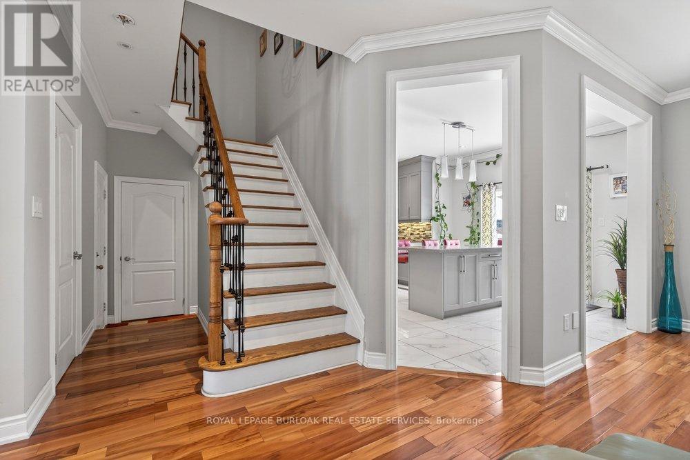 5463 Blue Spruce Avenue, Burlington, Ontario  L7L 7C5 - Photo 12 - W12741110