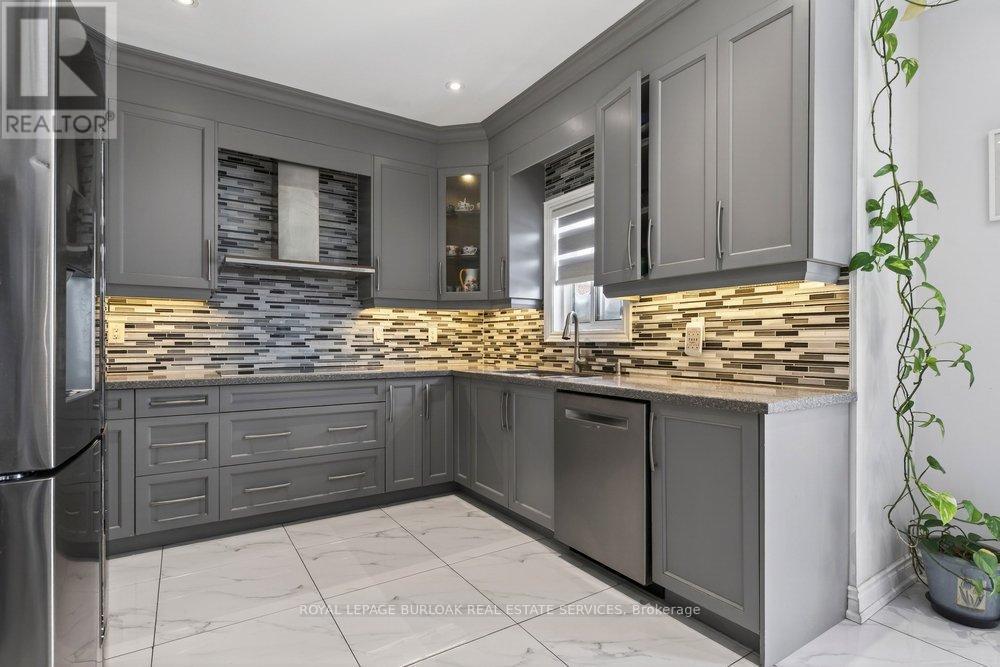 5463 Blue Spruce Avenue, Burlington, Ontario  L7L 7C5 - Photo 16 - W12741110