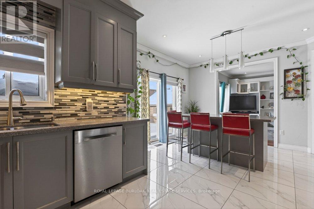 5463 Blue Spruce Avenue, Burlington, Ontario  L7L 7C5 - Photo 17 - W12741110