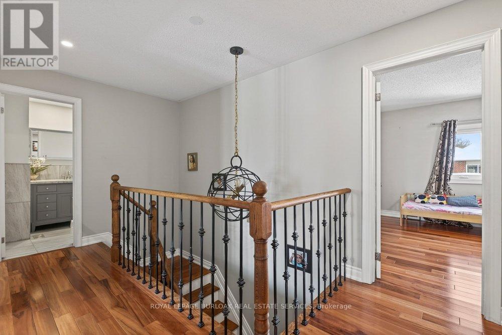 5463 Blue Spruce Avenue, Burlington, Ontario  L7L 7C5 - Photo 20 - W12741110