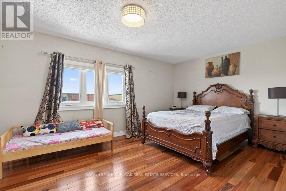 5463 Blue Spruce Avenue, Burlington, Ontario  L7L 7C5 - Photo 21 - W12741110