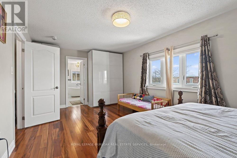 5463 Blue Spruce Avenue, Burlington, Ontario  L7L 7C5 - Photo 22 - W12741110