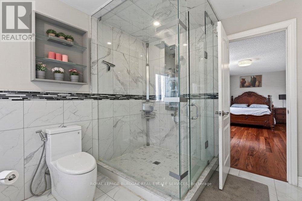 5463 Blue Spruce Avenue, Burlington, Ontario  L7L 7C5 - Photo 25 - W12741110