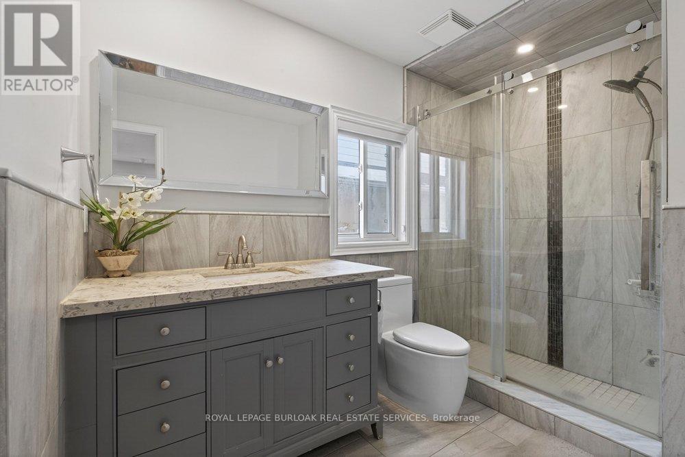 5463 Blue Spruce Avenue, Burlington, Ontario  L7L 7C5 - Photo 32 - W12741110