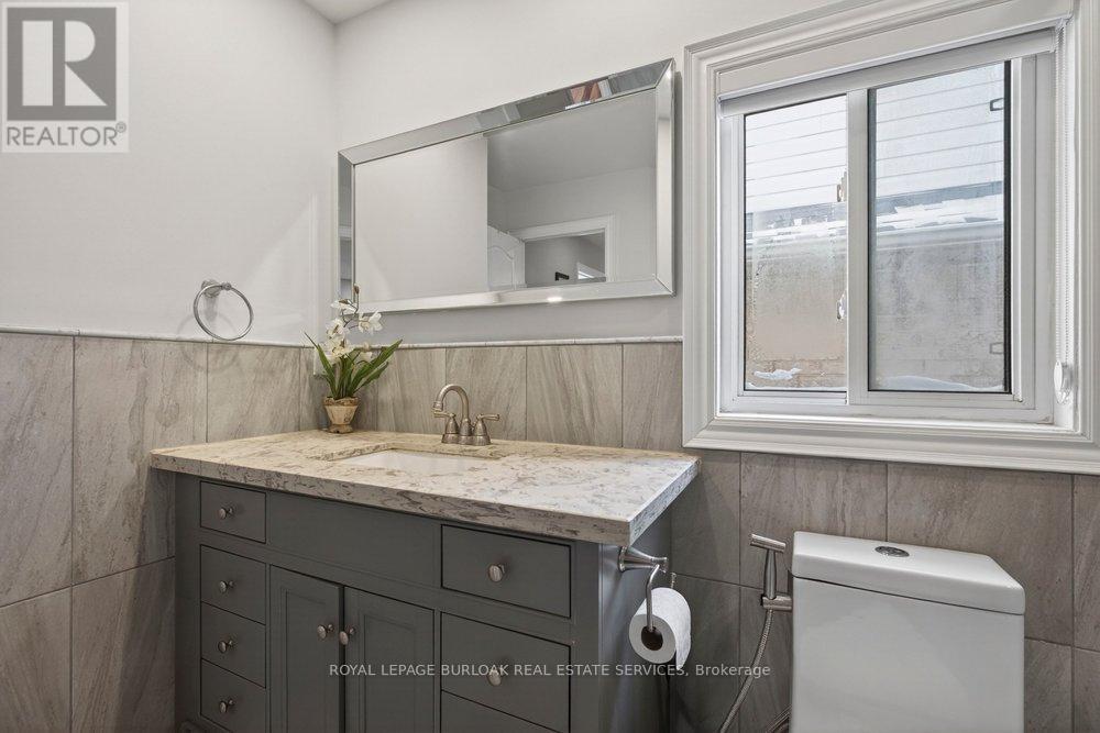 5463 Blue Spruce Avenue, Burlington, Ontario  L7L 7C5 - Photo 33 - W12741110