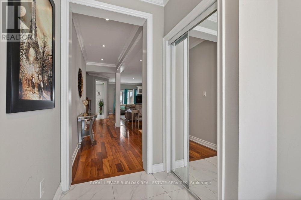 5463 Blue Spruce Avenue, Burlington, Ontario  L7L 7C5 - Photo 6 - W12741110