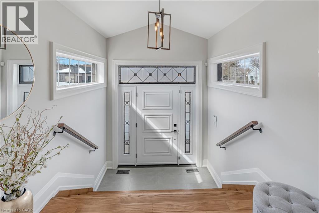 6 Credit Street, Georgetown, Ontario  L7G 2W1 - Photo 3 - 40797062