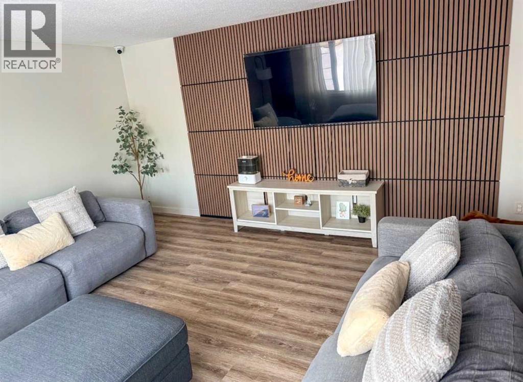 809 8 Street, Fox Creek, Alberta  T0H 1P0 - Photo 8 - A2281575