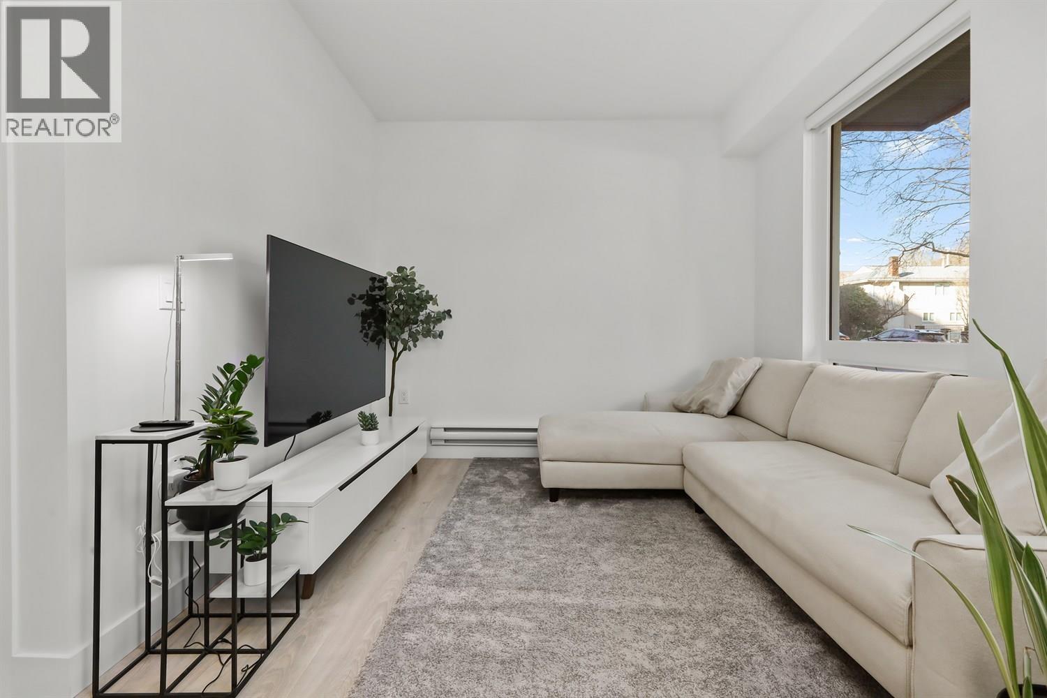 101 2688 Duke Street, Vancouver, British Columbia  V5R 4S9 - Photo 1 - R3084596