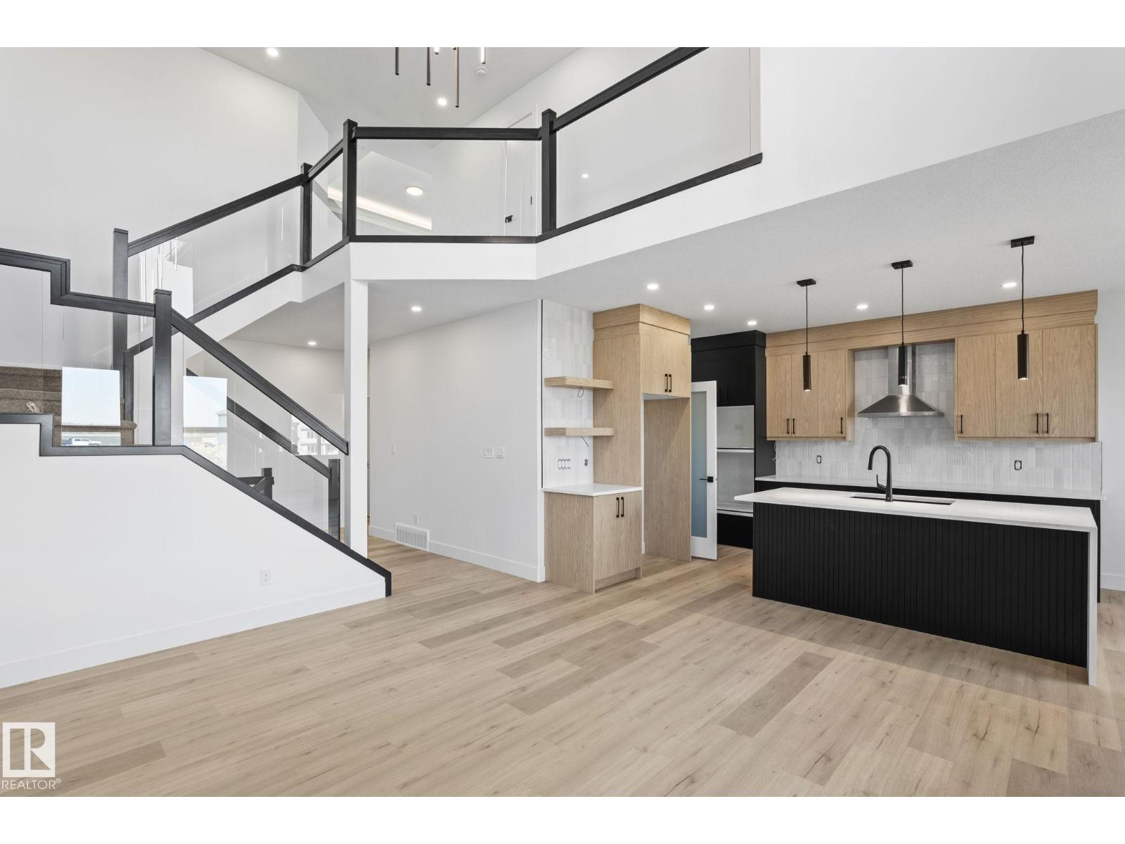 8512 181 AV NW, Edmonton, Alberta