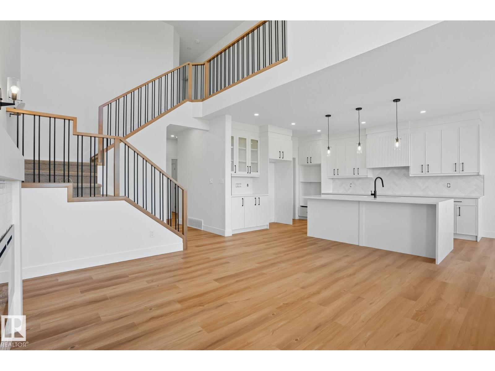 8608 181 AV NW, Edmonton, Alberta