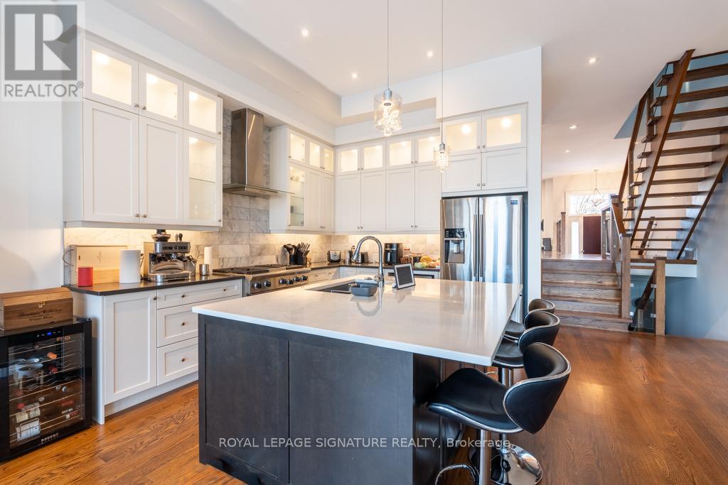 119b Hillside Avenue, Toronto, Ontario  M8V 1T3 - Photo 9 - W12740934