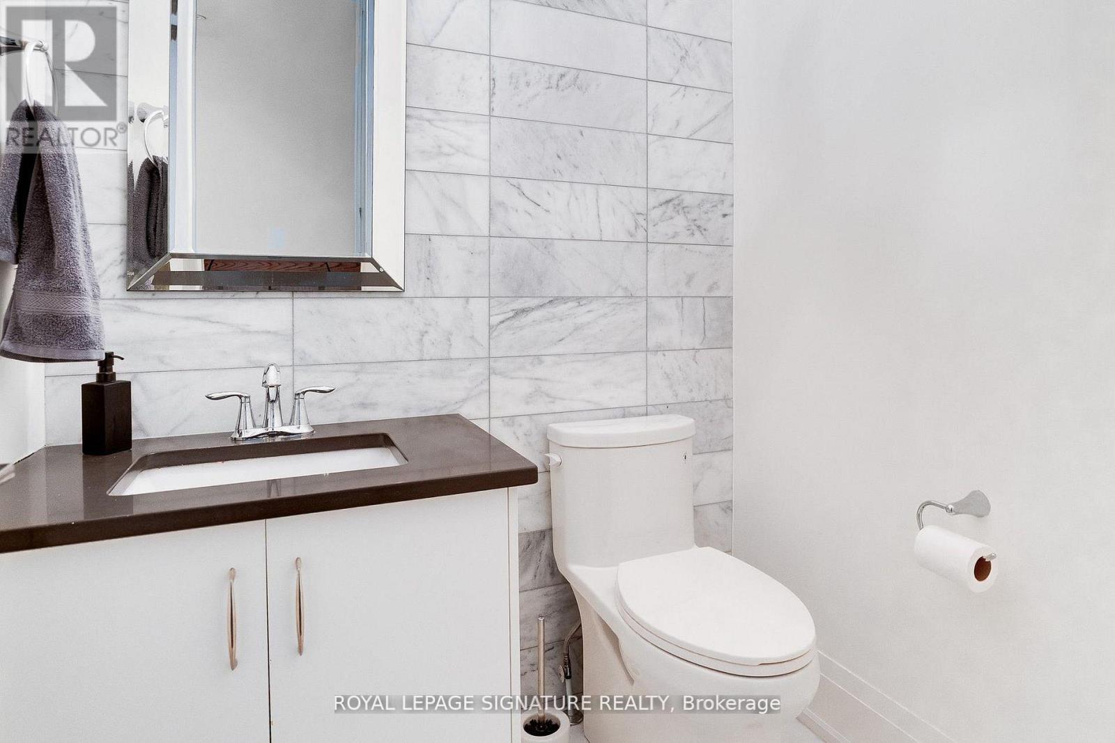 119b Hillside Avenue, Toronto, Ontario  M8V 1T3 - Photo 7 - W12740934