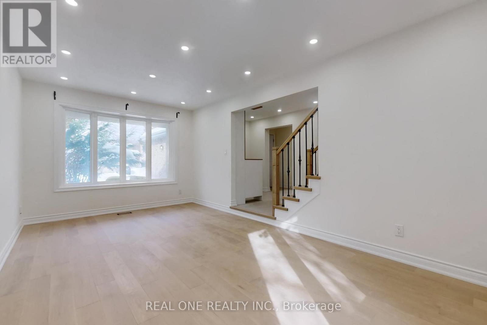 86 Breckonwood Crescent, Markham, Ontario  L3T 5E8 - Photo 3 - N12741120